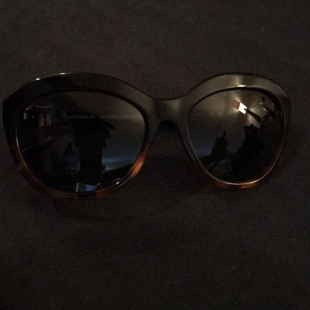 Coach Cat Eye Sunglasses (Black/Tortoise Gradient)
